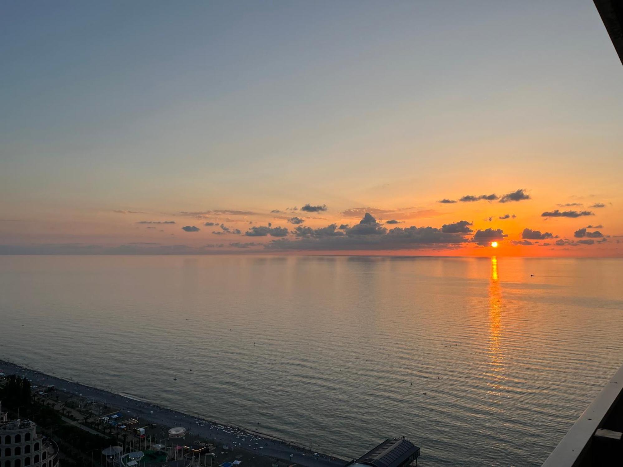 Orbi City Sun Tower 43 Floor Батуми Екстериор снимка