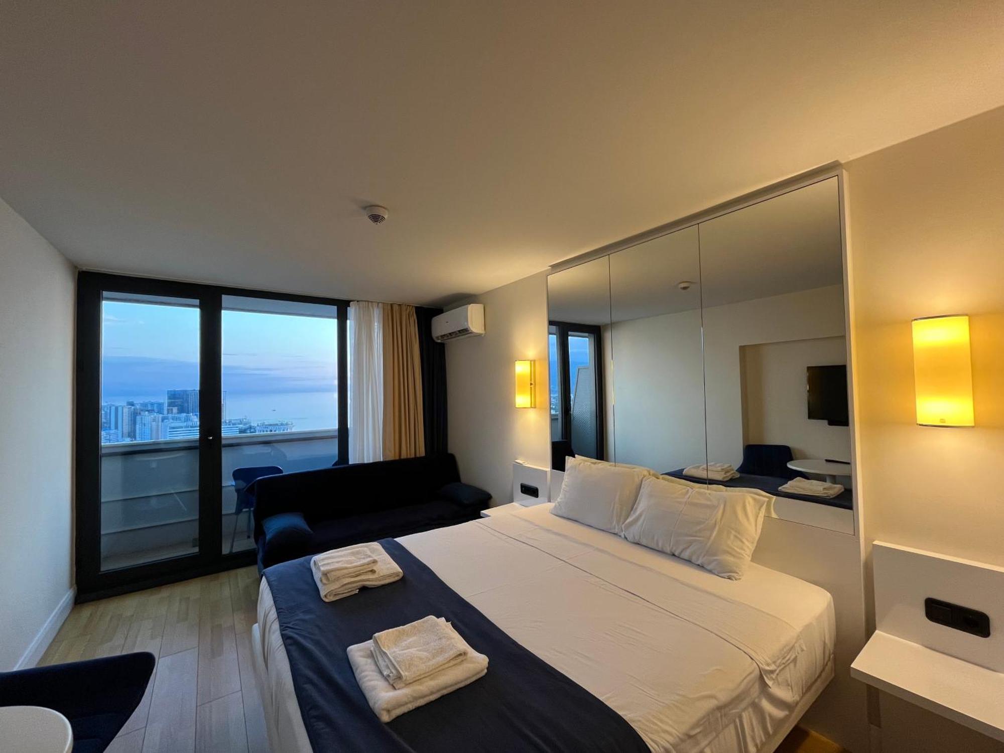 Orbi City Sun Tower 43 Floor Батуми Екстериор снимка