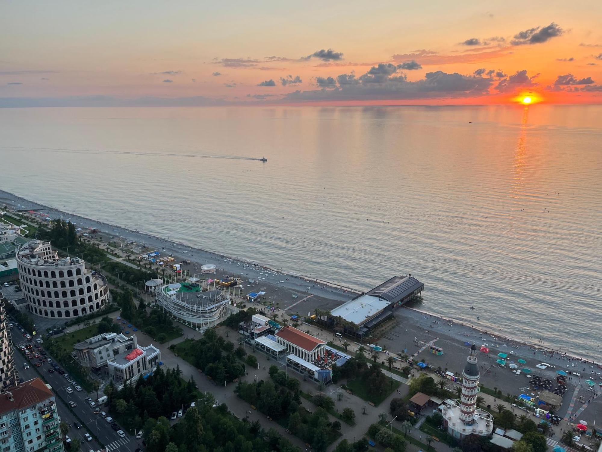 Orbi City Sun Tower 43 Floor Батуми Екстериор снимка