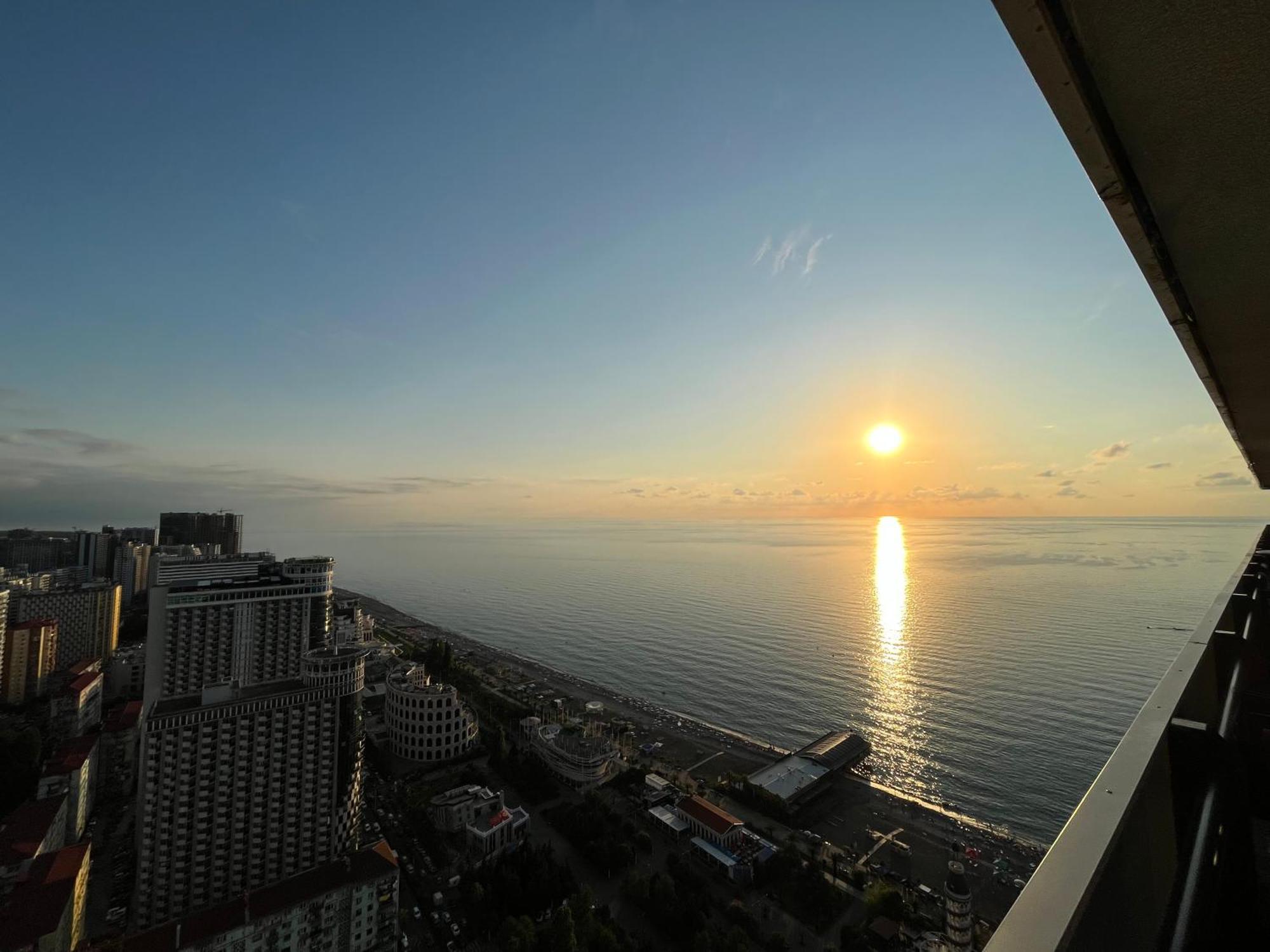 Orbi City Sun Tower 43 Floor Батуми Екстериор снимка