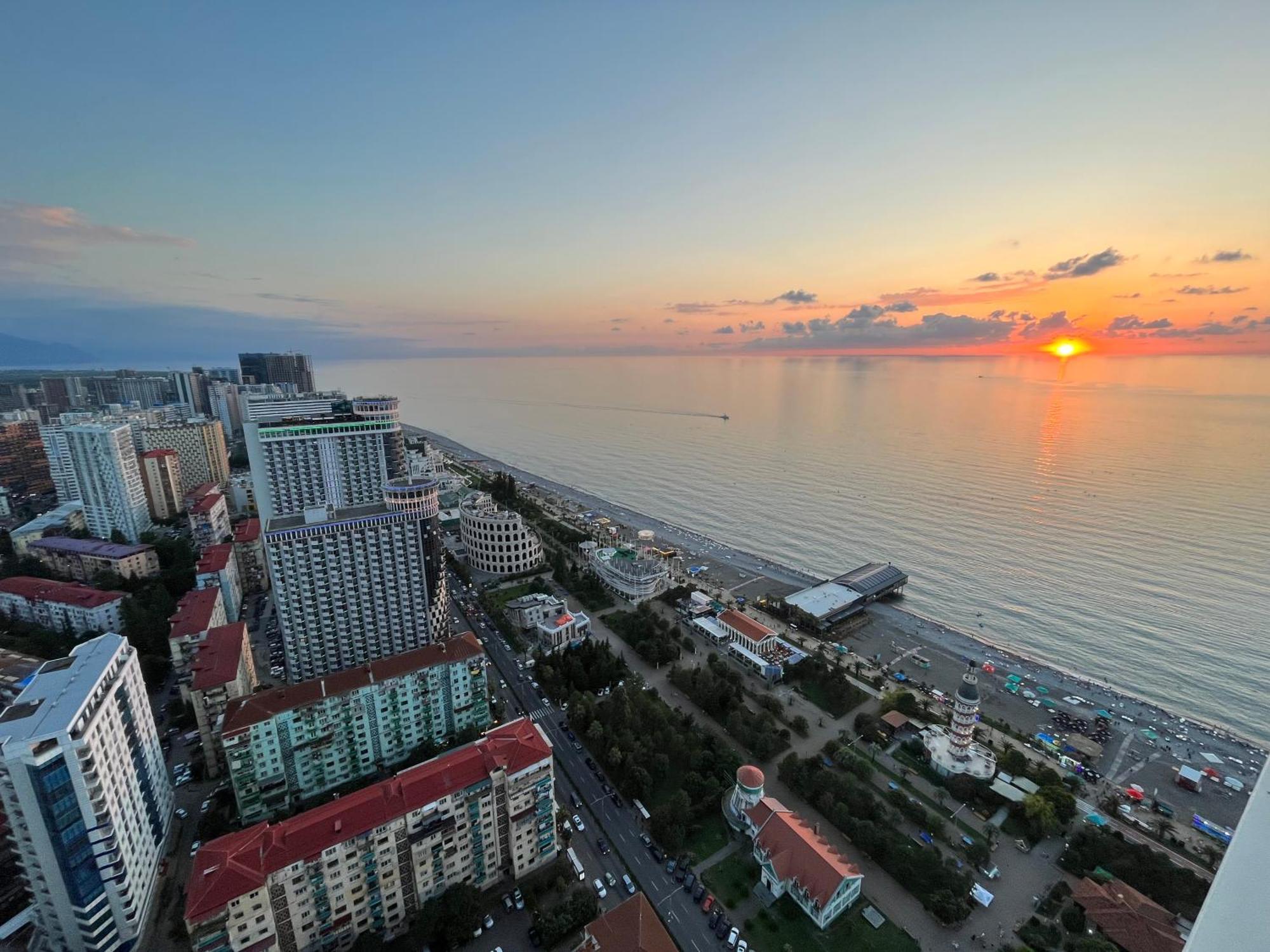 Orbi City Sun Tower 43 Floor Батуми Екстериор снимка